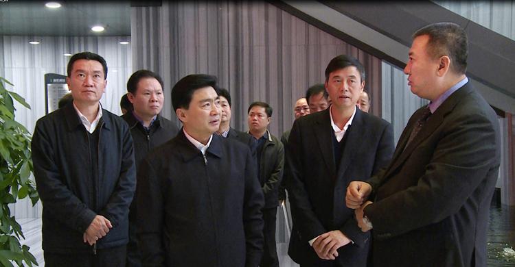 新纶科技老总_新纶科技拖鞋图片(2)